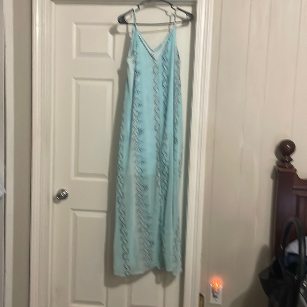 Brand new flattering dress.